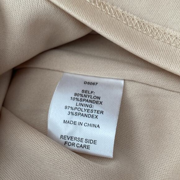 Alexia Admor Brecken Lace Dress Black Nude Button Front size 6 - Picture 11 of 11